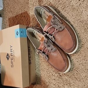 Sperry Sz(9)
